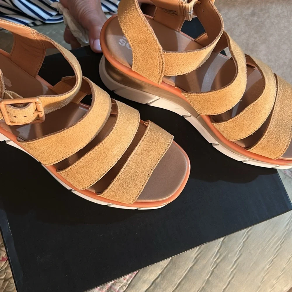 Sorel Women's Tan Sandals - Picture 2 of 7